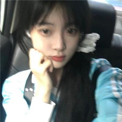 女孩的钓鱼慢活